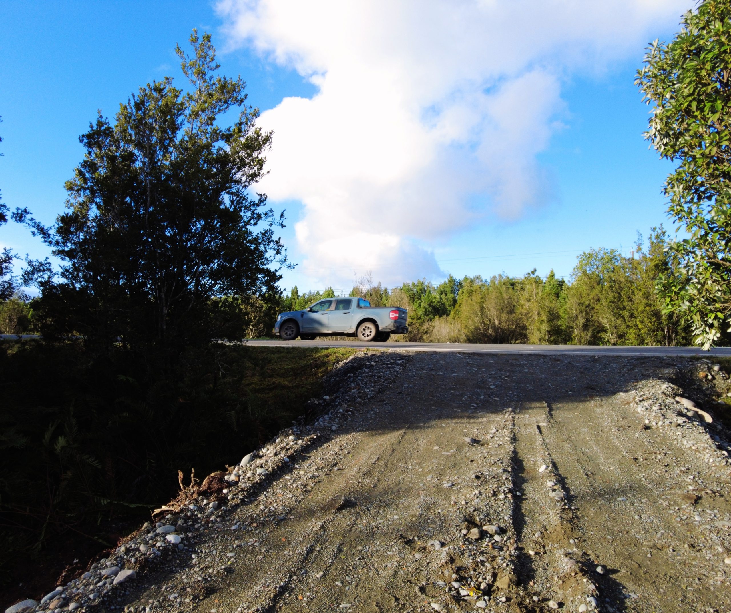 Terreno orilla carretera